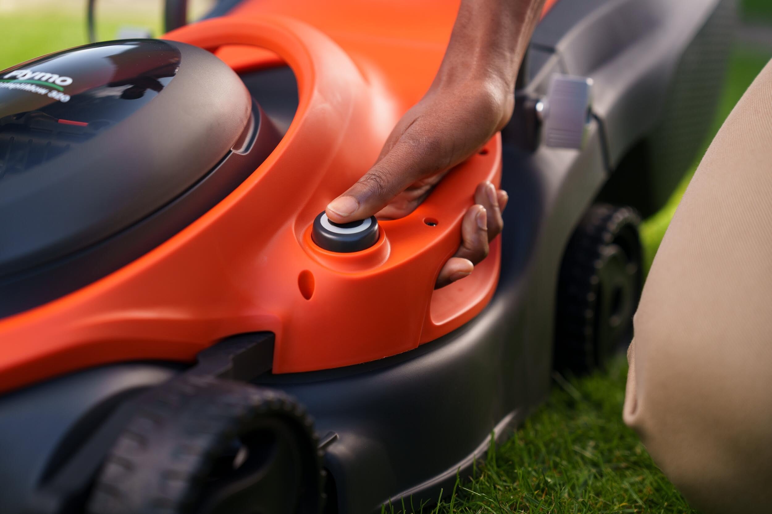 Flymo 18V SimpliMow 320 Cordless Lawn Mower – Lightweight & Easy-to-Use