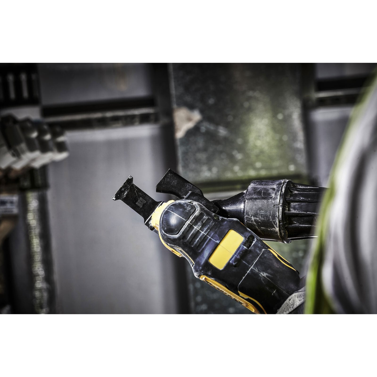 Dewalt DCS355M1-GB 18V Li-Ion Cordless Brushless Oscillating Multi-Tool